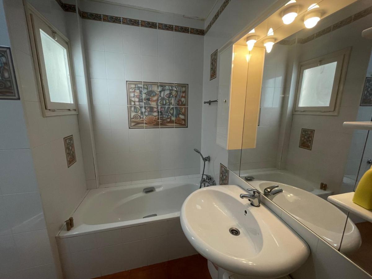Almadraba Raymond Apartment